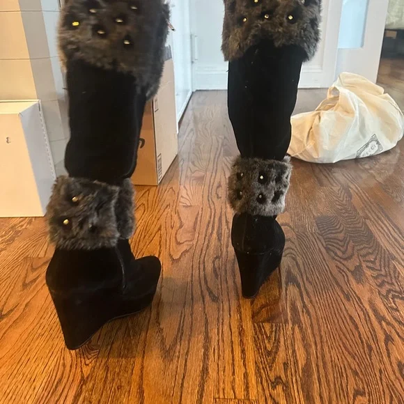 Elegant Black Wedge Boots with Faux Fur Trim - Picture 7 of 12